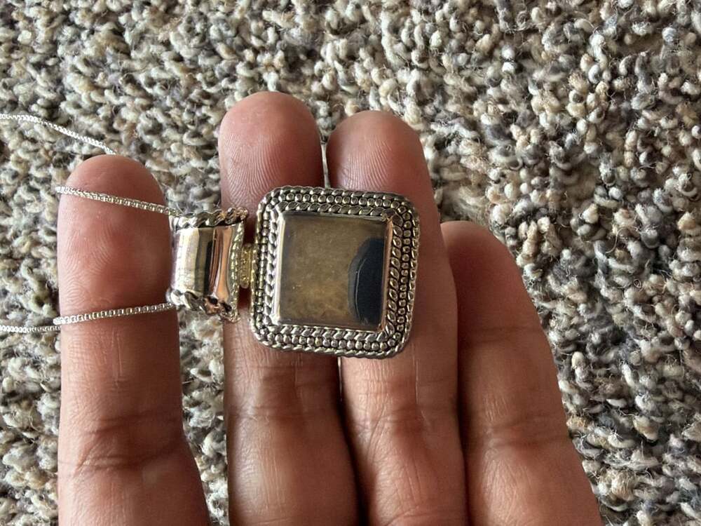 925 Sterling Silver necklace with square pendant that is a very beautiful.